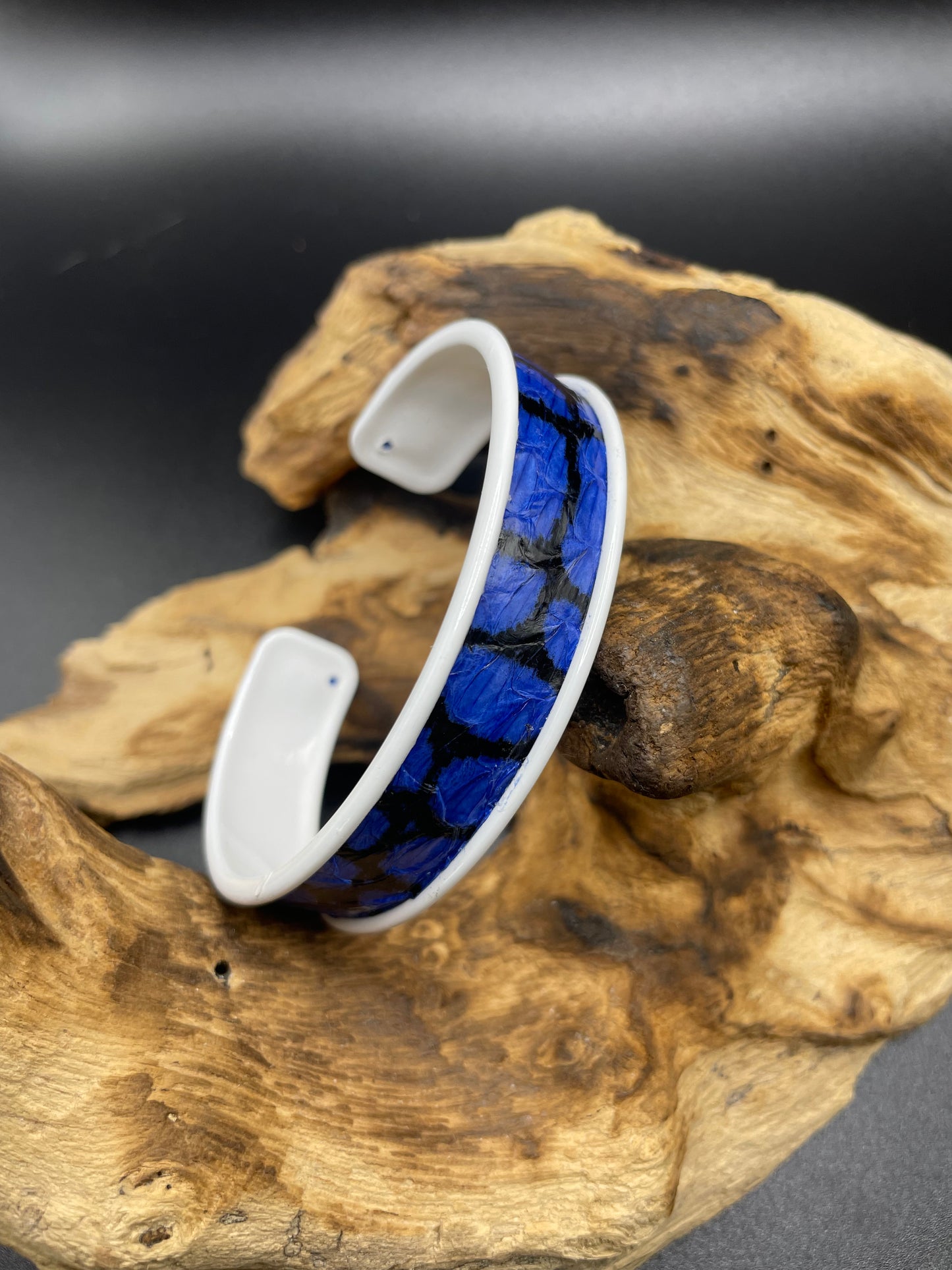 Manchette 10mm - Blanc et serpent Bleu/Noir