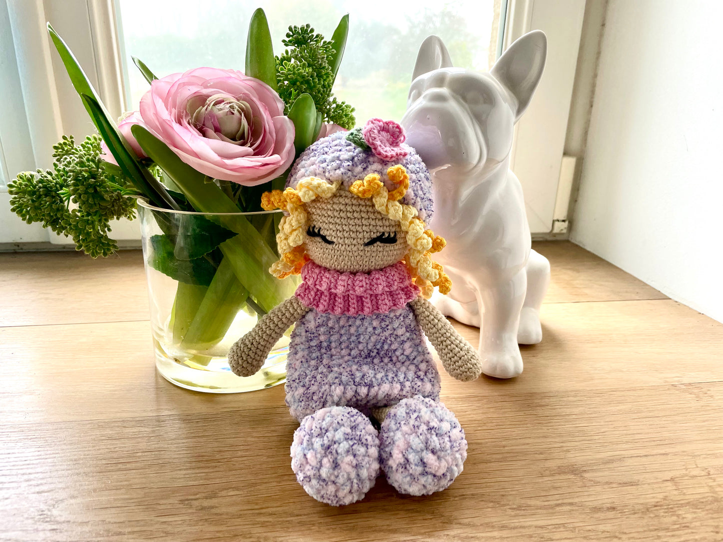 🧸 Poupée au Crochet en Fil Velours – Douceur et Tendresse Fait Main