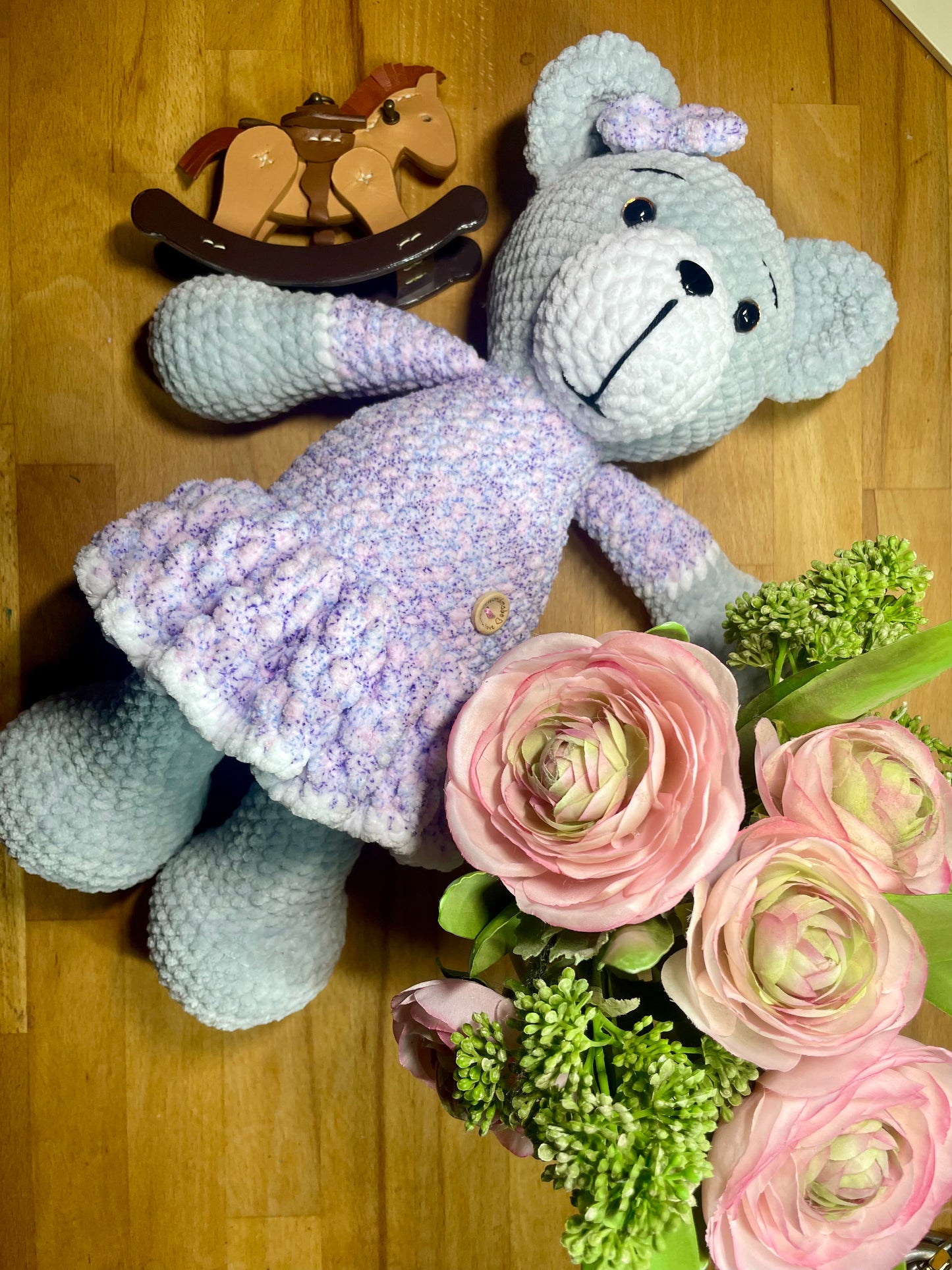 🧸 Grande Oursonne au Crochet en Fil Velours – Douceur et Charme Fait Main